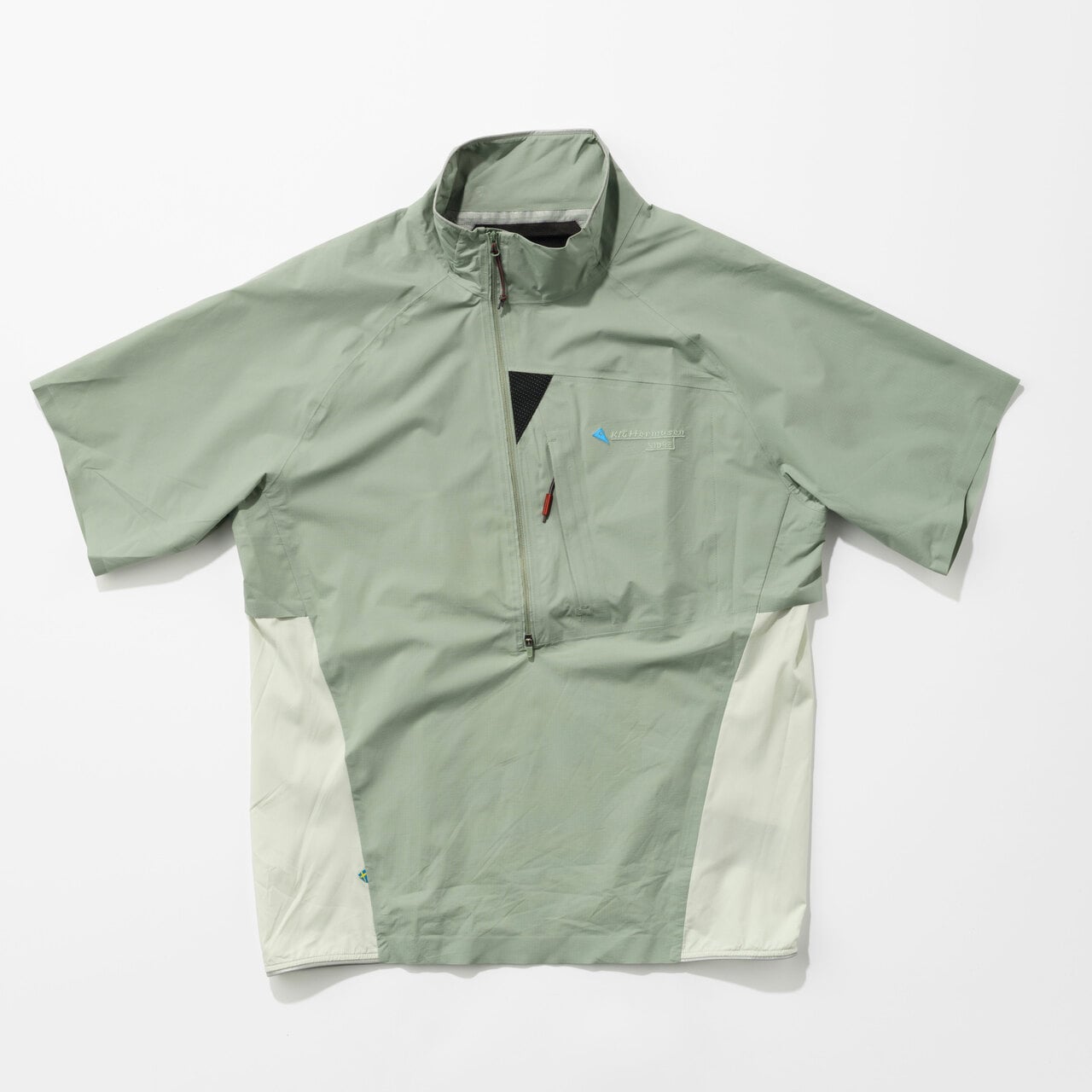 クレッタルムーセン“ヴィドレ ジップ ショートスリーブ ジャケット”／48,400円。