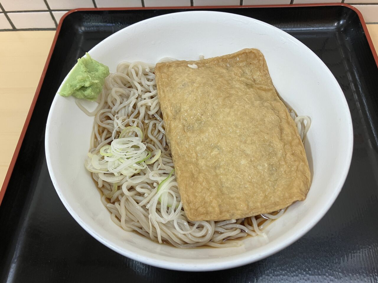 シャキシャキの生そばにきつねが合う