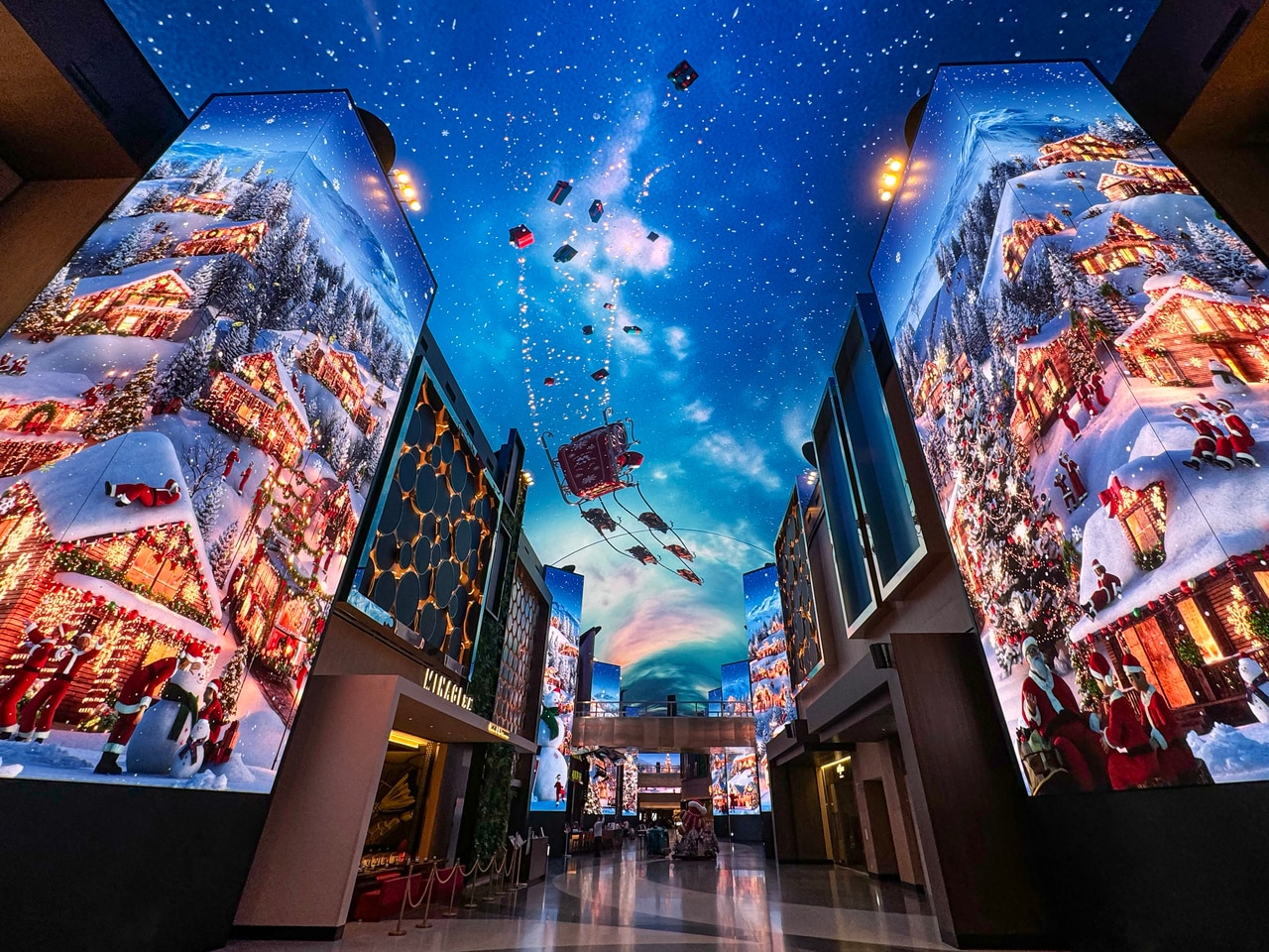 一気にクリスマスモードに引き込まれる映像。