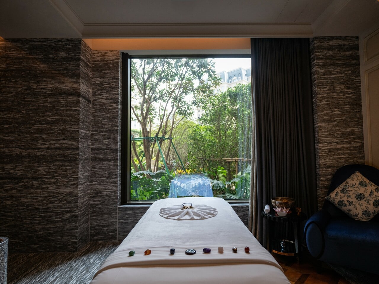 喧噪から完全に隔絶されたトリートメントルーム。