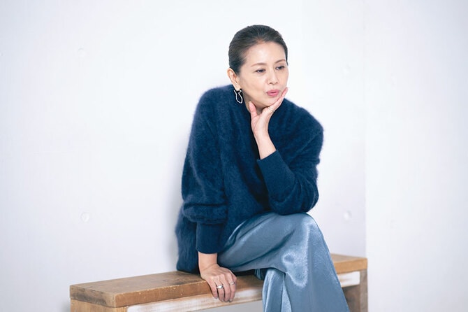 4ページ目)CREA創刊35周年企画「35Questions」に小泉今日子が