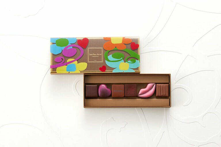 【ジャン＝ポール・エヴァン】ボンボン ショコラ 6個 アネポップ 2,960円(税込)。カライブ、クール ノワール ヴィオレ、エモーションⅠ(アイ) レ、ポップ、レーヴル レ ローズ、サロメ 各1個。