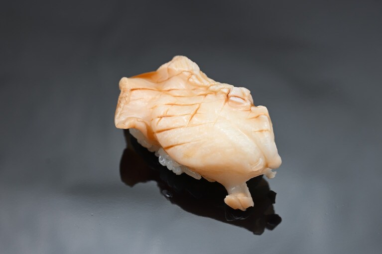 噛むたびに旨味が増幅。日本酒でクイッといくのが正解。