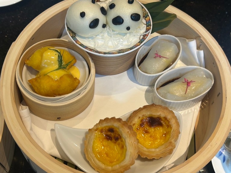 セイボリーは蒸篭（せいろ）で登場。