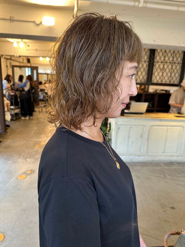 大人カジュアルなオン眉ボブ。