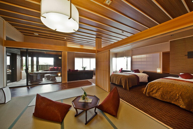 ゆったりとした空間でくつろげる「DXスイート」。