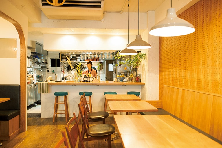 ソニハウスのスピーカーを配するなど、音響設備にも力を入れる。