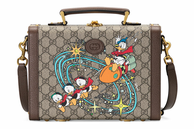 DISNEY×GUCCI ビューティーケース［W27cm×H20cm×D10cm］412,500円(税込)。©Disney