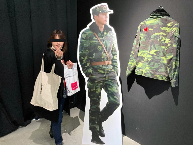 取材にかこつけてリ・ジョンヒョクと2ショットを撮影しちゃいました！(※このコーナーは通常撮影機禁止です)。