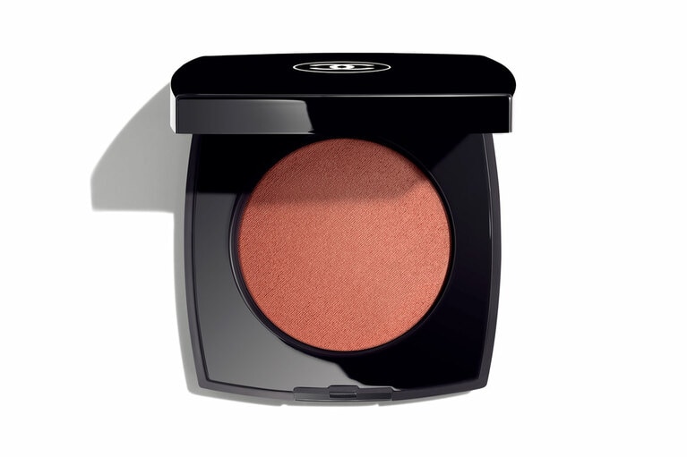 ジュ コントゥラスト アンタンス ローズ ラディアント 8,580円／シャネル　Photo：©︎CHANEL