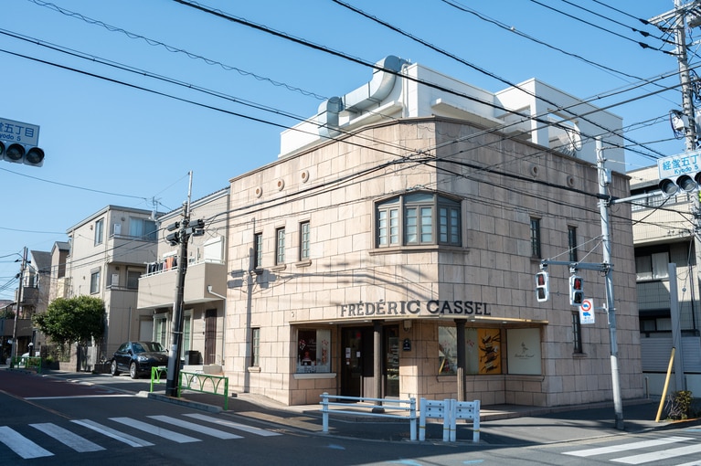 アトリエ店の外観。