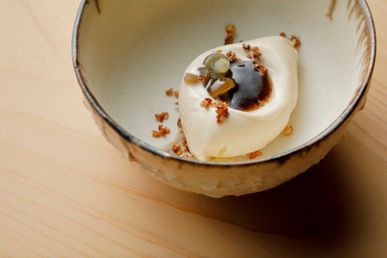 茸のアイスクリーム しめじコンフィ、蕎麦のヌガー。