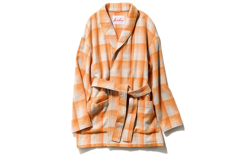 ガウン 68,000円／アルファPR