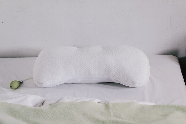 首も眠る枕Couu(W65×D40cm) 12,800円／眠り製作所