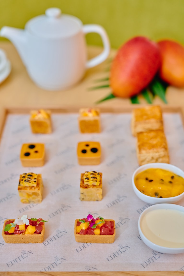 東京産の真黒酢と瀬戸内オリーブオイルをアクセントにしたフォアグラのフランなど、4種類のセイボリーにもマンゴーが使用されている。