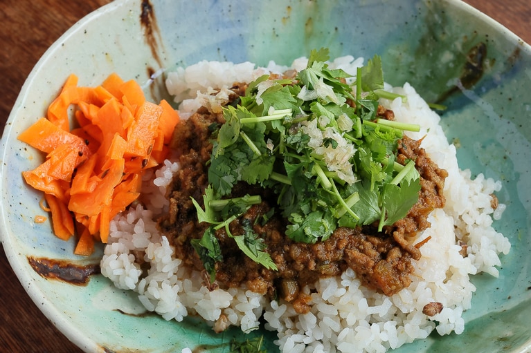 「植物最高カレー」ハーブティーつき1,600円。