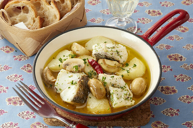 タラとポテトのアヒージョ。