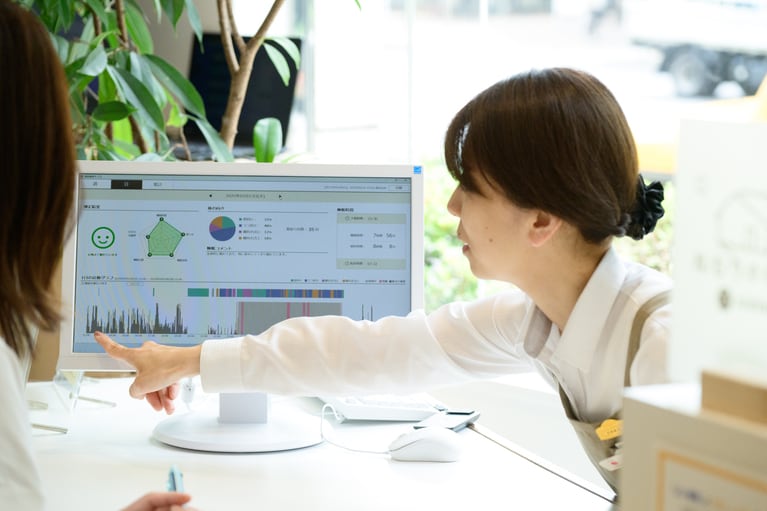 測定したデータを一緒に見ながら、ライフスタイルや睡眠習慣に合わせてアドバイスしてくれます。