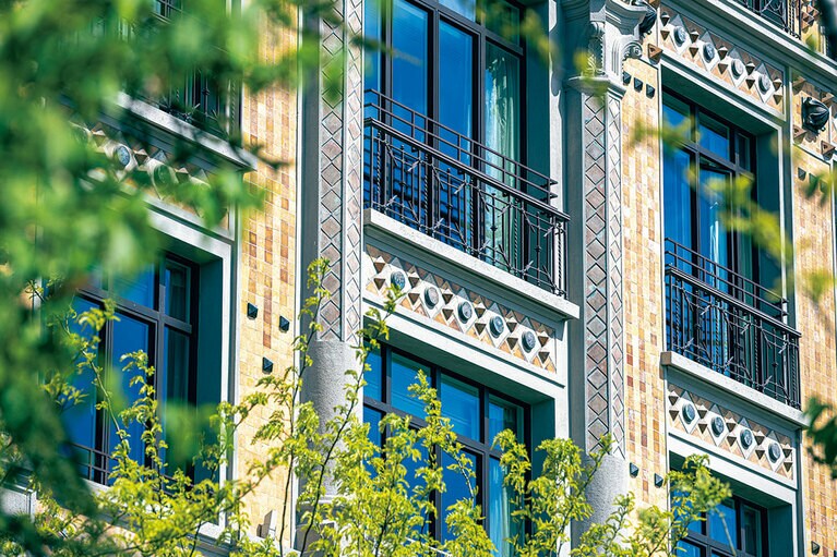 第3ビルの外壁には55,000枚のタイルが使われ芸術的な建物として知られている。