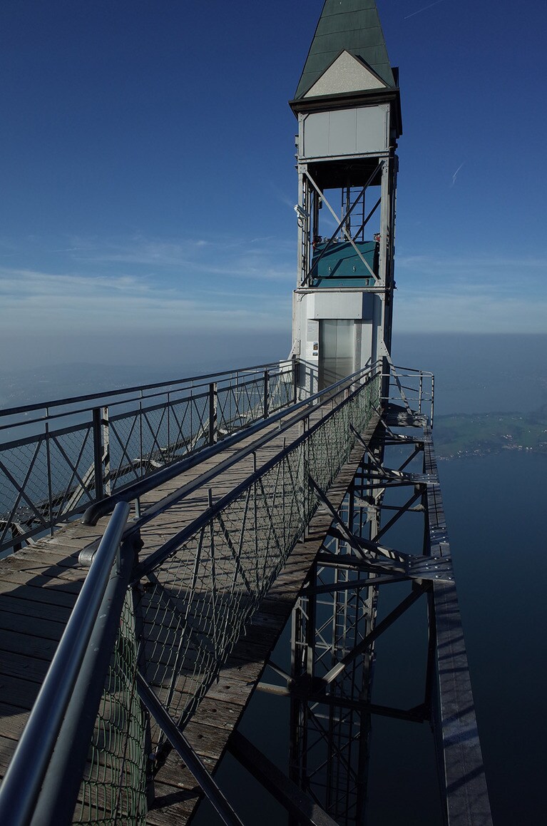 最後は、1905年に完成したエレベーターを使って山頂へ。