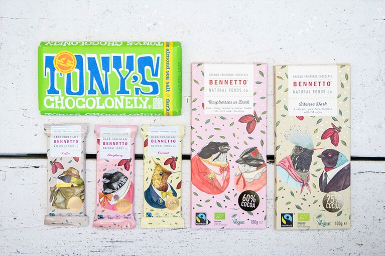 左上から、オーストラリアでも人気「TONY‘S CHOCOLONELY」の “100% slave free” チョコレート AUD8.35、パッケージもかわいい「BENNETTO」のオーガニックフェアトレードチョコレート(スイス製) 小 AUD2.95、大 AUD6.75。