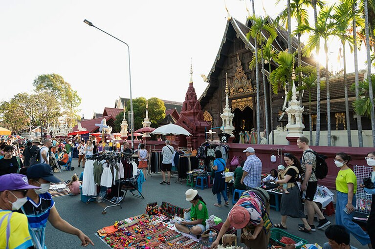 まだまだ明るいうちからスタート。