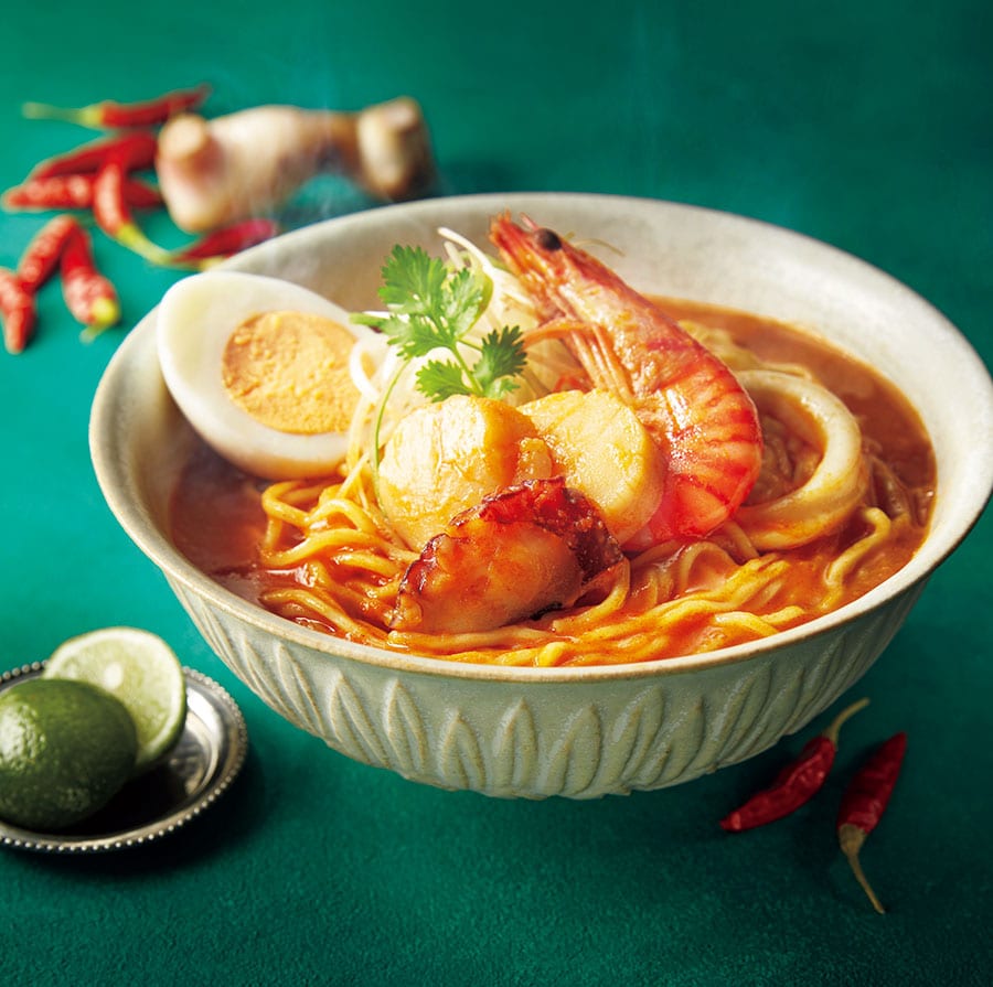 ナシレマだけでなく、甘辛の海鮮スープ麺「ミージャワ」のマレーシア料理もお歳暮ギフトに登場。すべてハラル食材で調理。
