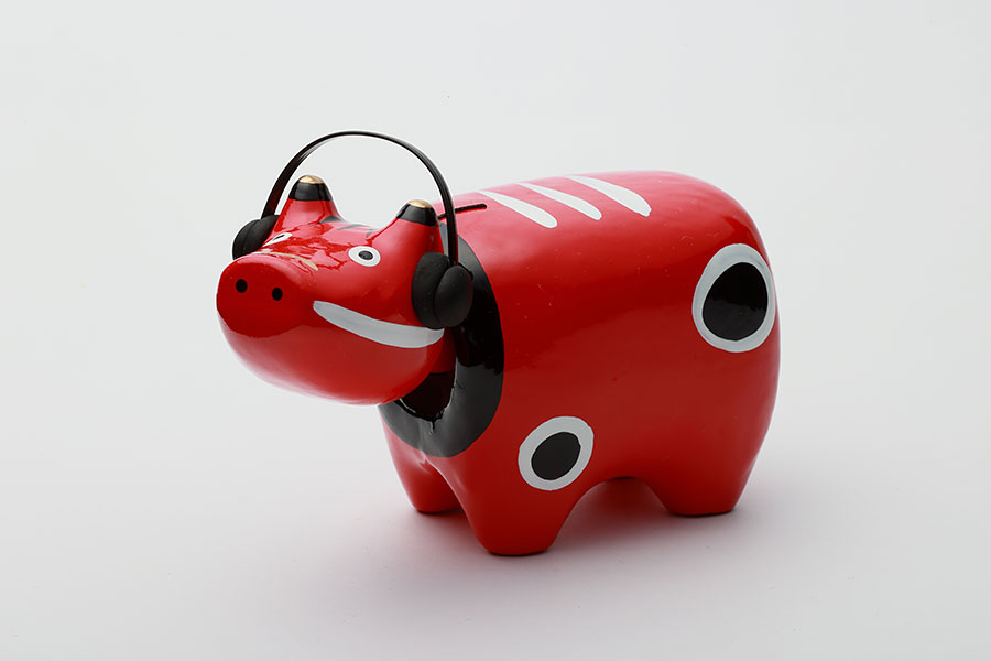 福島県の伝統工芸品】 ニューエイジの赤べこたちも？ 幸運を運ぶ牛「赤