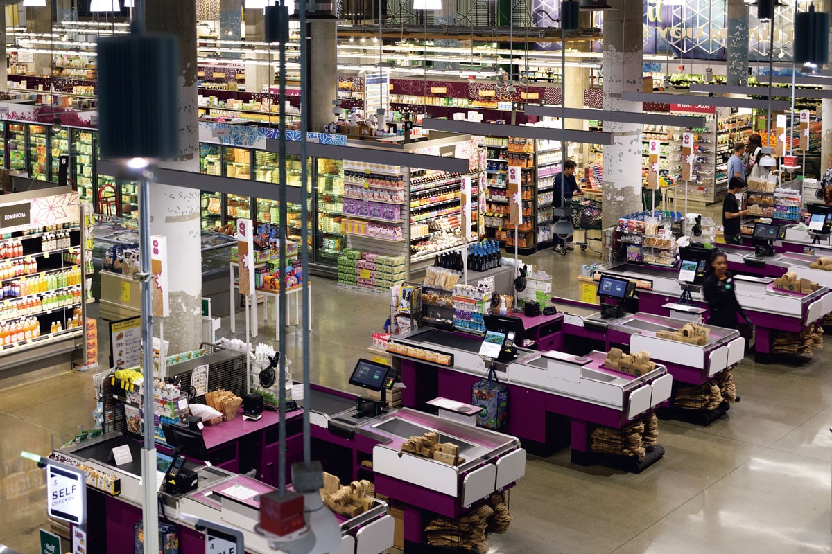 Whole Foods Market（ホール フーズ マーケット クイーン店）。