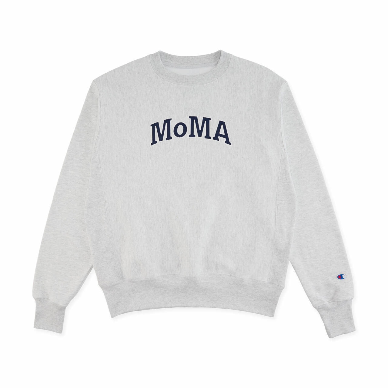 Champion クルーネックスウェットシャツ MoMA Editionシルバーグレー（13,200円）。