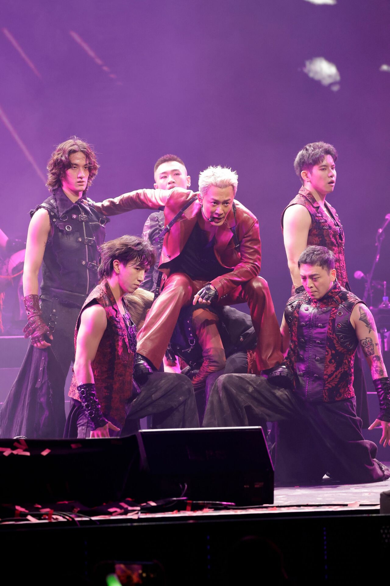 「Go With The Flow」トロント公演の様子。ダンスパフォーマンスは壮観！