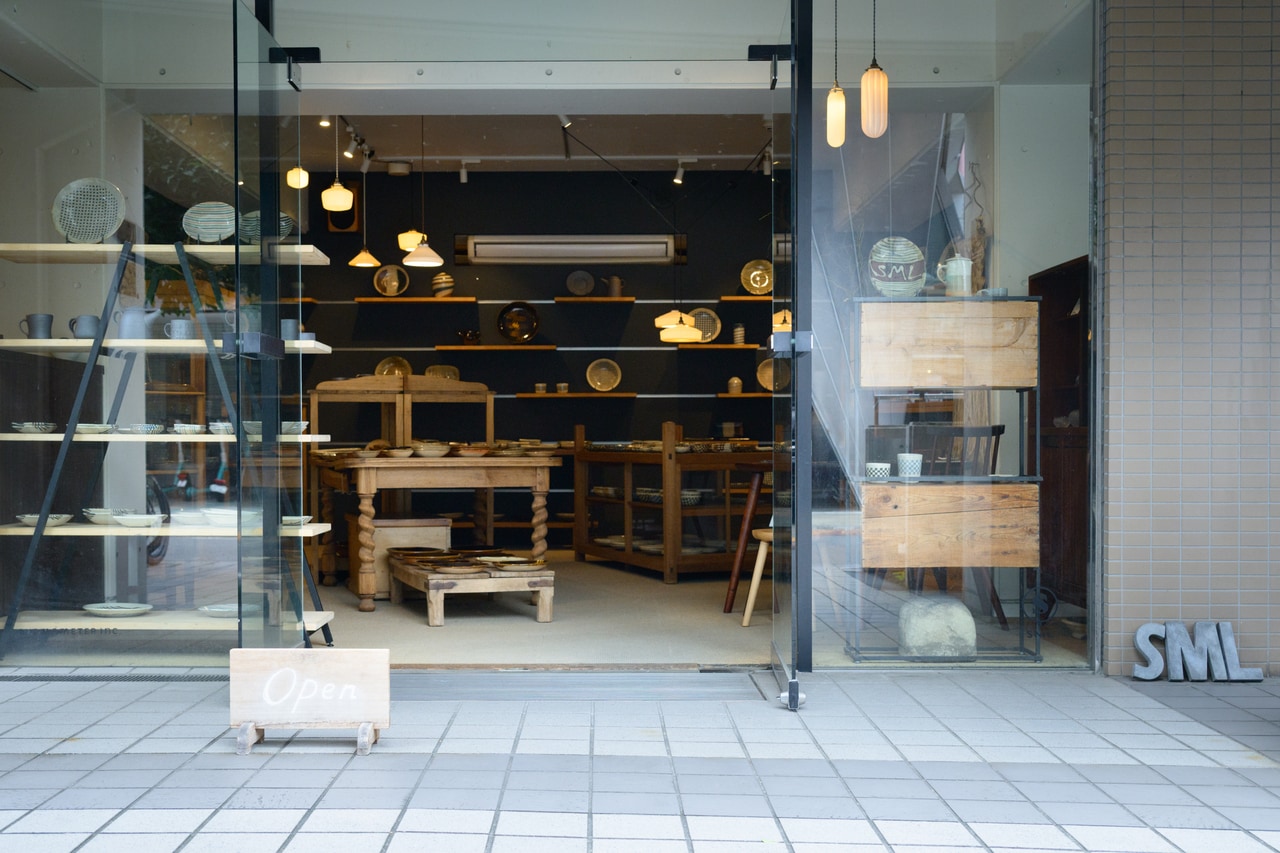 住宅街の一角に構える店舗。