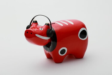 福島県の伝統工芸品】 ニューエイジの赤べこたちも？ 幸運を運ぶ牛「赤