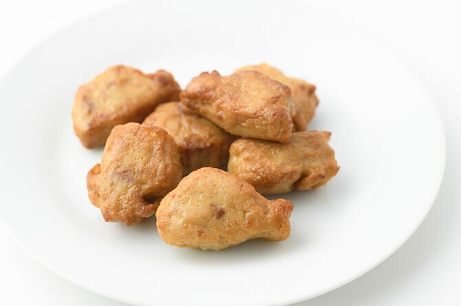 お魚でつくった燻製！ フィッシュナゲット スパイシー 300円(8g)。