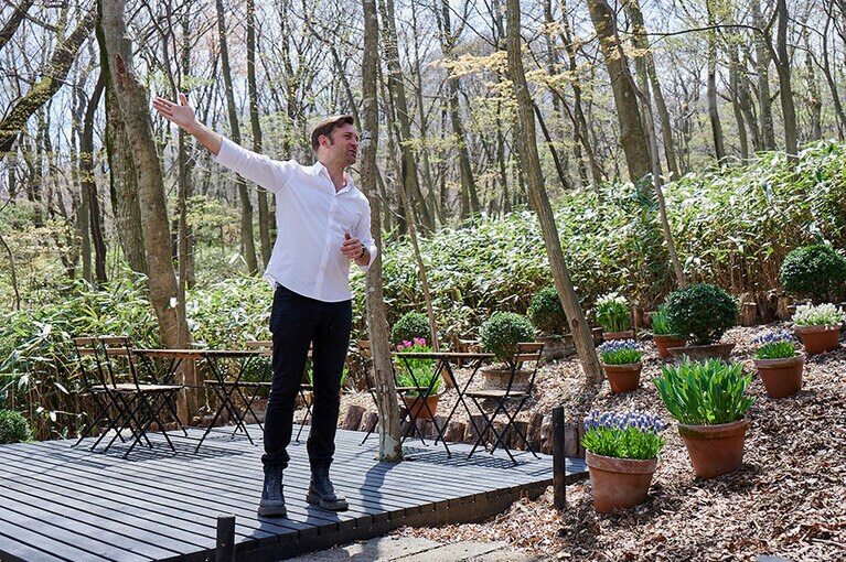 カフェパビリオンに併設されたデッキテラス。飲食もできる。