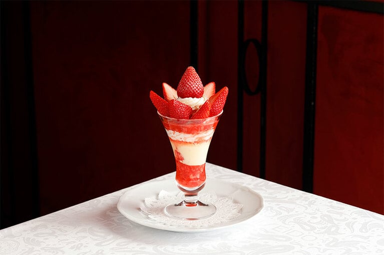 岐阜県 岐阜市産 “濃姫” のストロベリーパフェ 2,000円(税込)。