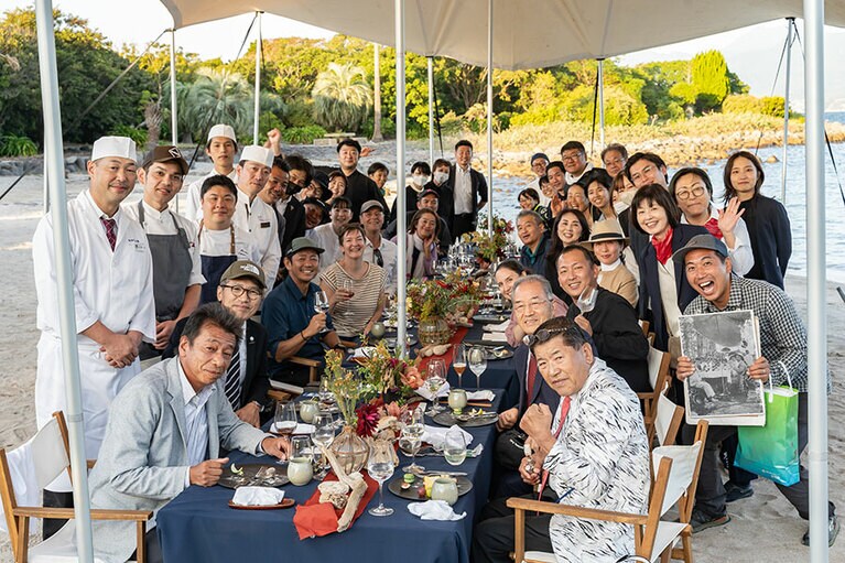 昨年夏に行われた第一回の天幕レストランの様子。