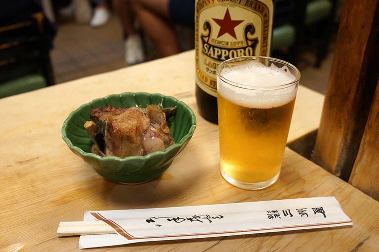 お通しと「瓶ビール（大瓶）」900円。