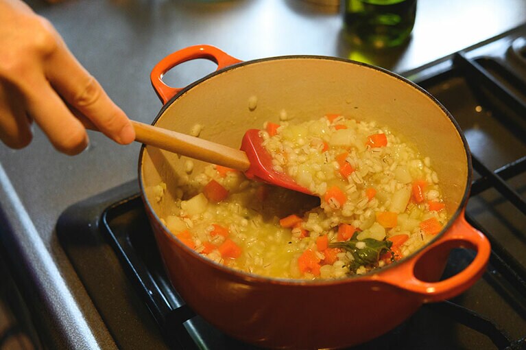 これくらいのとろみがつくまで煮込みます。