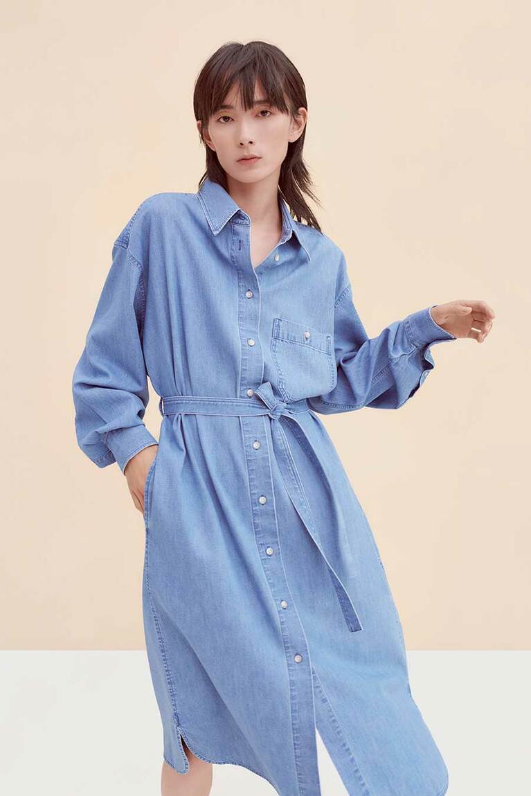 デニムシャツワンピース 3,990円。