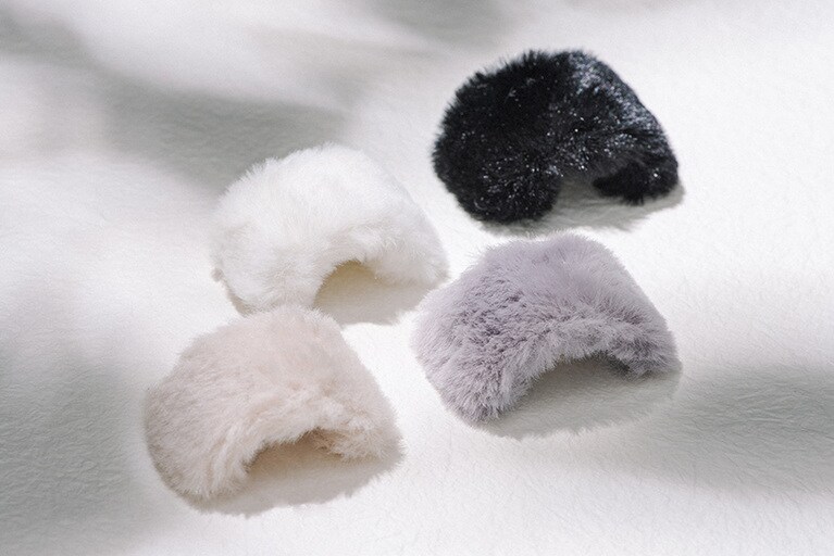 ヘアフック各100円(100円ショップFLET'S、百圓領事館)。