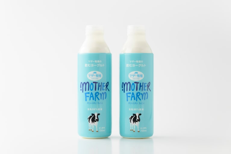 マザー牧場の飲むヨーグルト 各756円（720ml）。