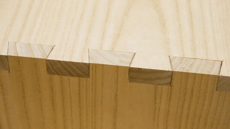 神藤さんは「寸分の隙間もなく組み合わされる細かくて丁寧な技法を世界へ伝えたい」と語る。