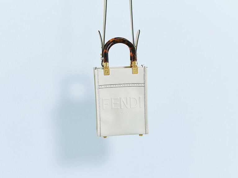 サンシャイン ショッパー スモール バッグ H18×W13×D6.5cm 198,000円／フェンディ(フェンディ ジャパン)