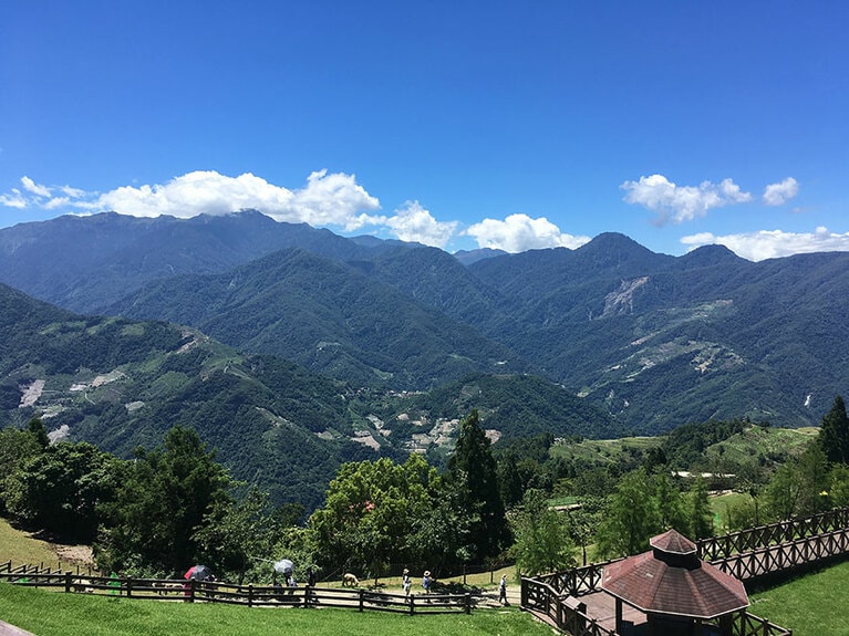 この写真だけを見るとまったく台湾とは思えない風景が広がる農場内からの眺め。