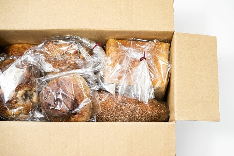 「3,000円パンセット」おまかせ便　4,200円（沖縄県外向け送料込）。