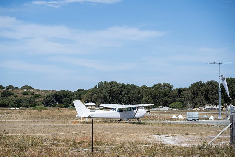 飛行機の発着地。