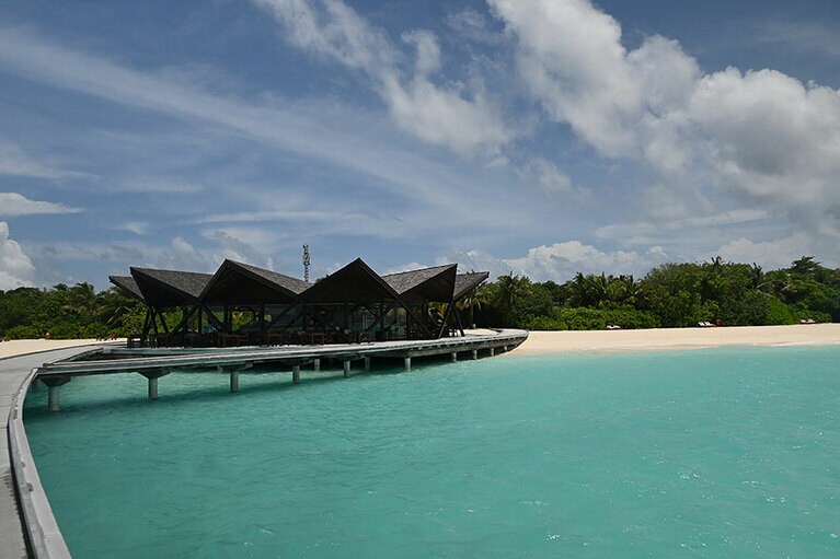 ほぼ360度海の眺めが楽しめる水上レストランの「ボドゥマス」。