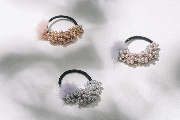 ヘアゴム各100円(100円ショップFLET'S、百圓領事館)。