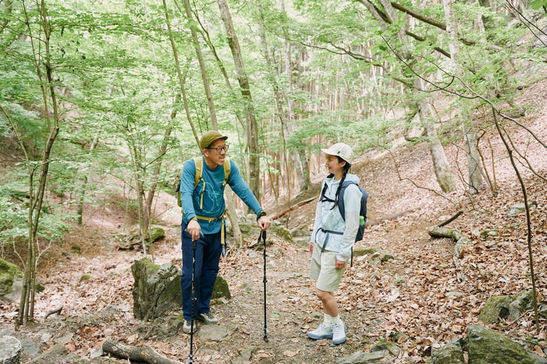 齋藤直己さんと吉岡更紗さん。